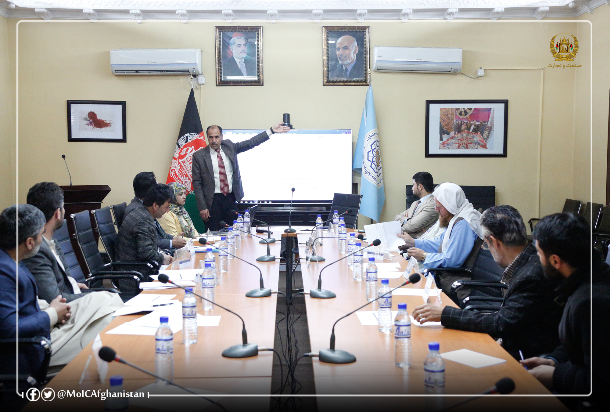 په صنعت او سوداګرۍ وزارت کې د تنباکود وارداتو او د هغې محصولاتو د طرزالعمل په اړه د بحث غونډه