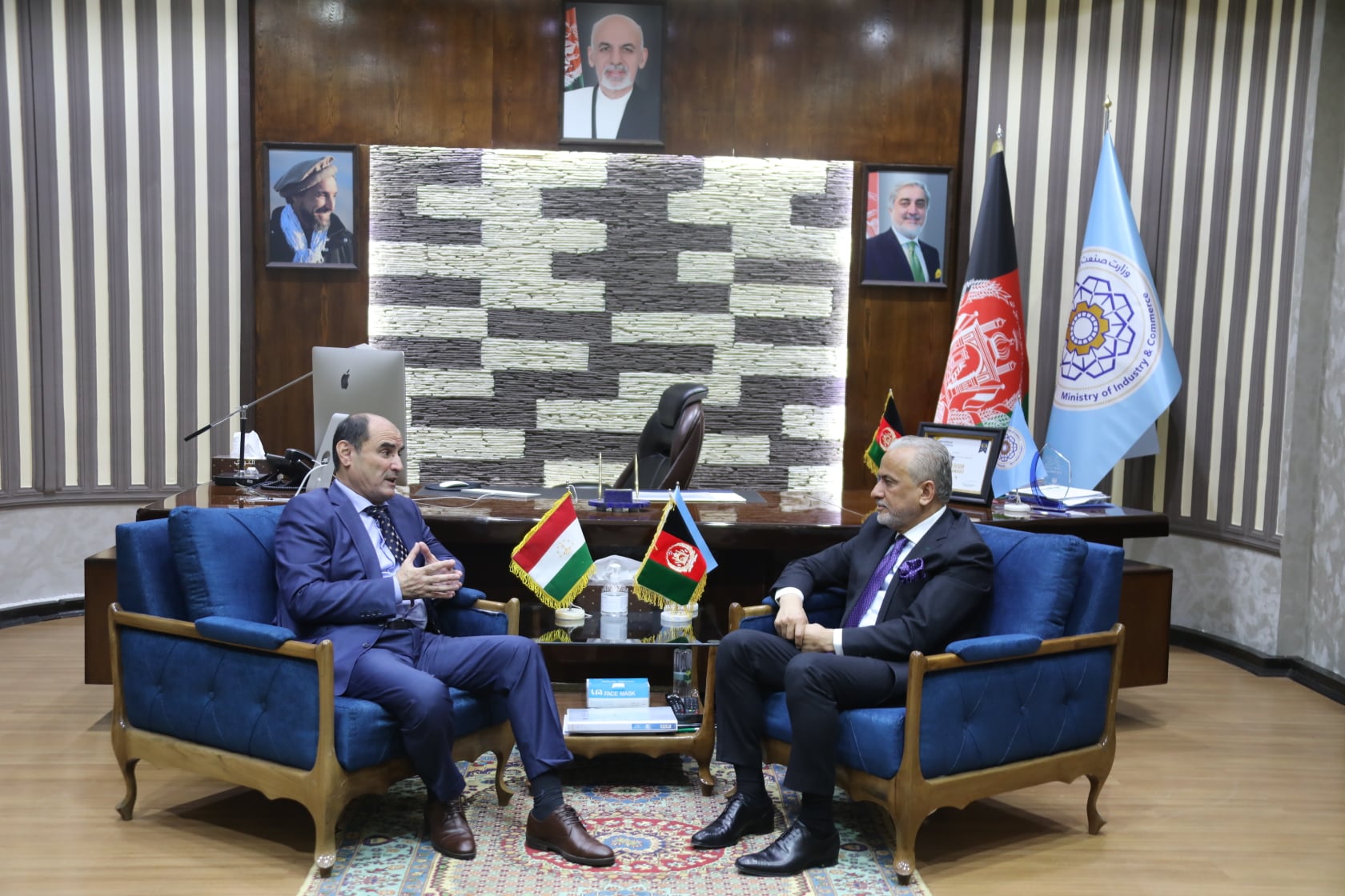 په کابل کې د تاجکستان له سفیر سره دصنعت او سوداګرۍ وزير ليدنه