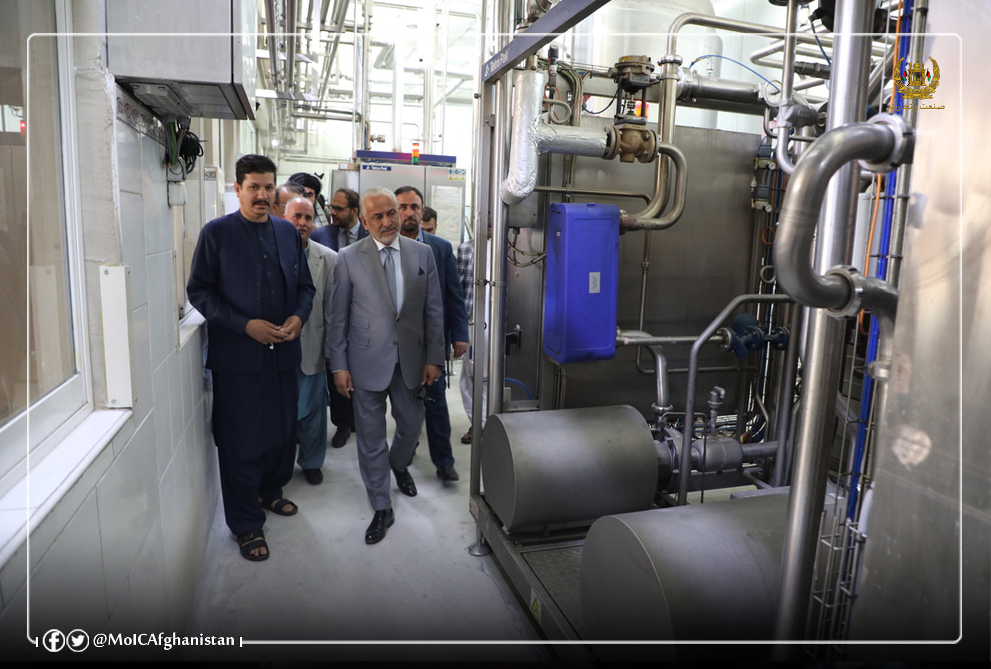 Minister of Industry and Commerce visits Omid Bahar fruit juice factory