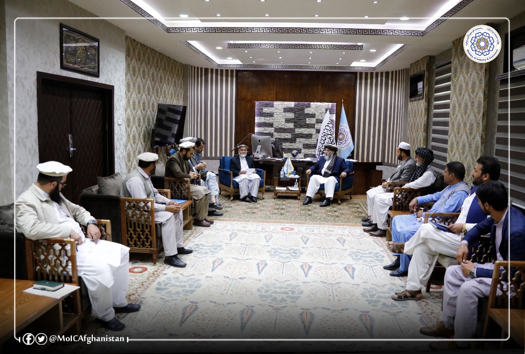 د کرنې خونې له مشرتابه سره وکتل