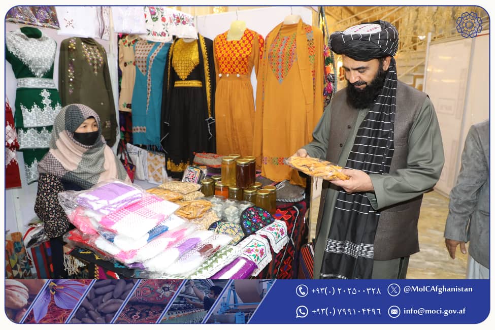 بازدید معین وزارت صنعت و تجارت از نمایشگاه بی‌بی خدیجه‌کبرا رض