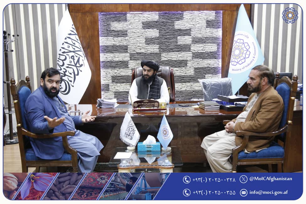 محترم مولوی قدرت‌الله جمال معین امور صنعت و تجارت این وزارت با محترم عبدالرحیم فیضان رئیس اتحادیه صنایع‌سبز و همراهان وی دیدار و ملاقات نمود