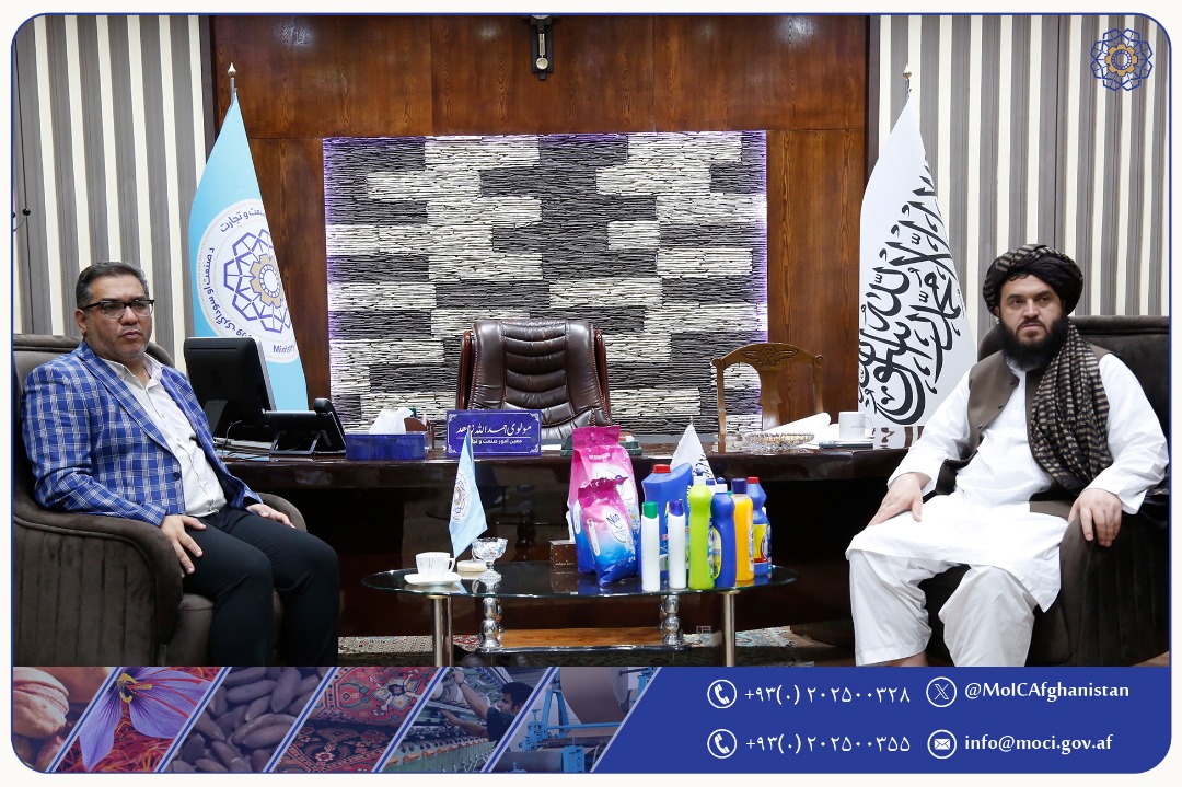 د صنعت او سوداگرۍ وزارت معین د نیلو په نامه د وینځونکو توکو د تولیدونکي شرکت له مسؤولينو سره وکتل