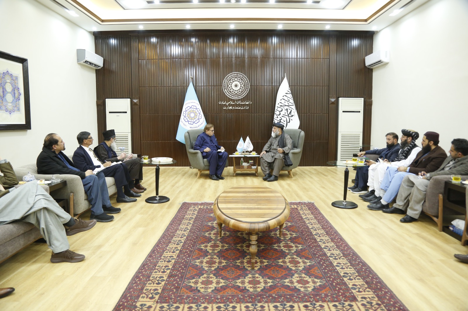 د افغانستان لپاره د پاکستان حکومت له ځانګړي استازي سره د صنعت او سوداګرۍ د سرپرست وزیر لیدنه