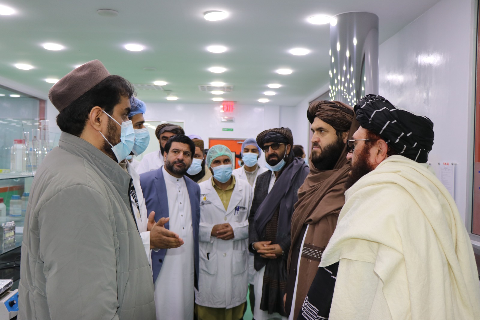 لوړ پوړي امارتي پلاوي له یو شمېر صنعتي فابریکو څخه لیدنه وکړه