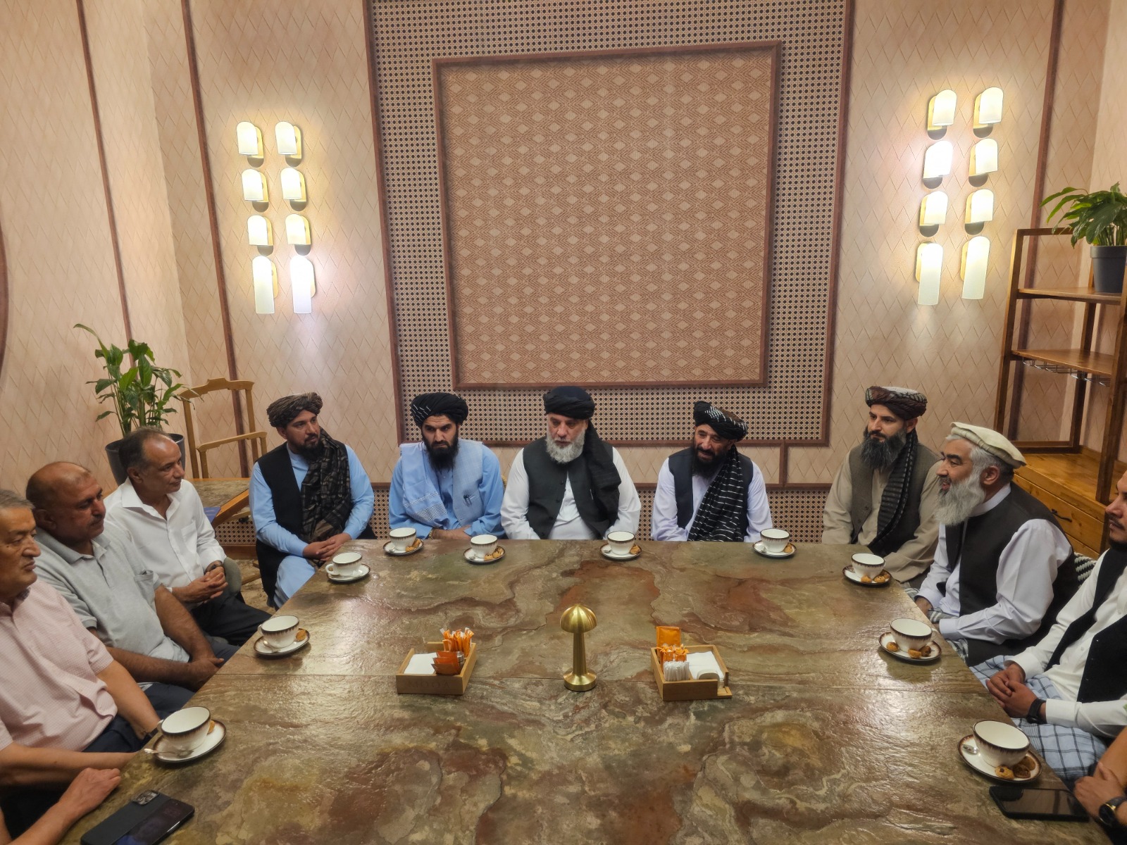 سرپرست وزارت صنعت و تجارت با تاجران افغان مقیم جمهوری قرغیزستان ملاقات نمود